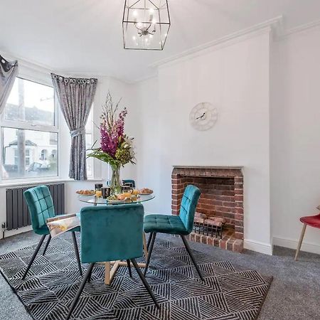 Pembroke House Appartamento Norwood Esterno foto