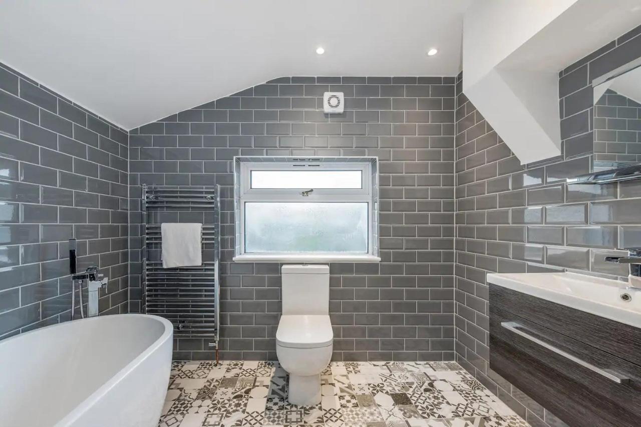 Pembroke House Appartamento Norwood Esterno foto