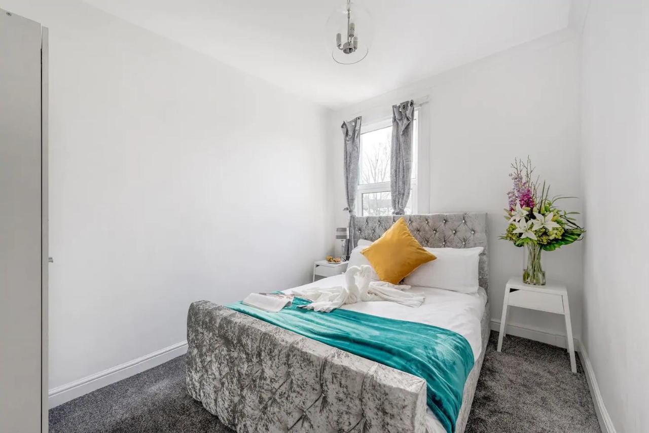 Pembroke House Appartamento Norwood Esterno foto